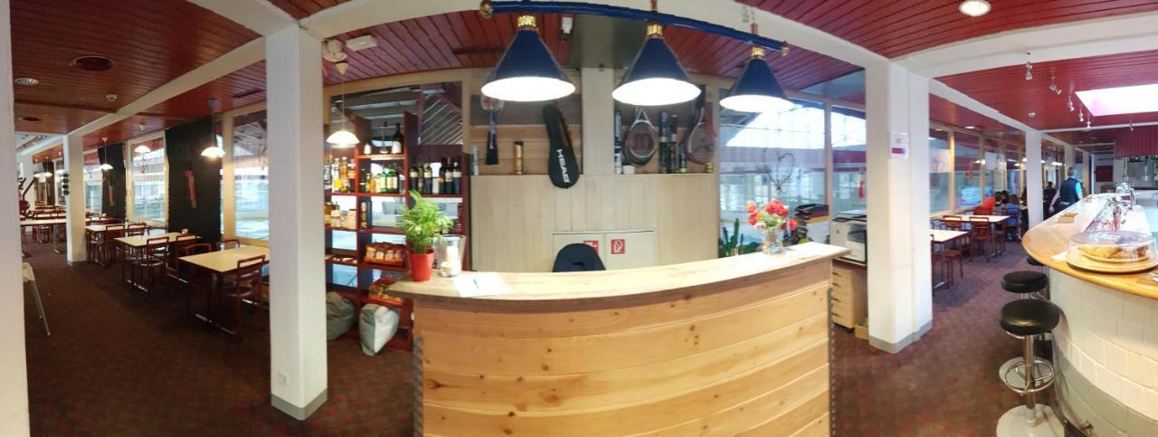 Mit Restaurant & Sportarena Camping *